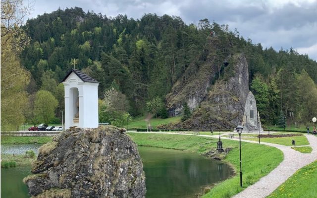 Zrúcanina hradu a kaštiel Liptovský Hrádok 2020-05-18 o 15.15.09